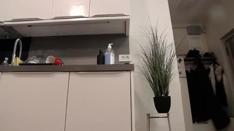 Clara online show from April 18, 7:44 am