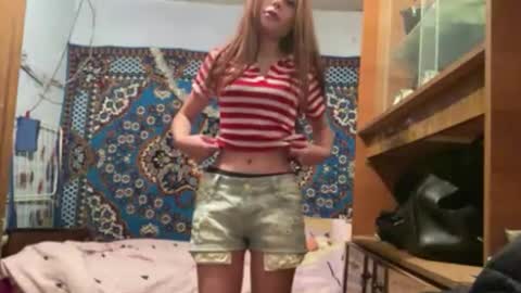 Mia online show from February 21, 1:34 pm