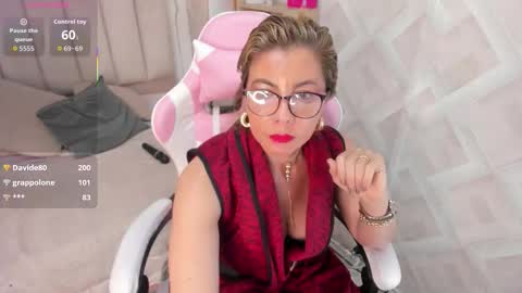 clhoe_johnson_ online show from January 6, 5:38 pm