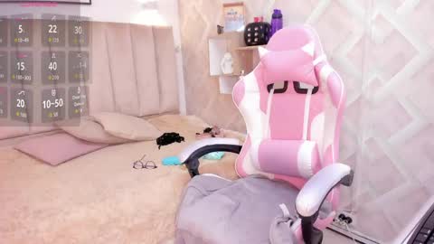 clhoe_johnson_ online show from June 1, 12:51 pm