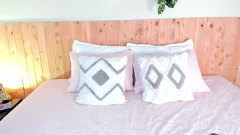 Chloe Smith online show from February 2, 11:53 am