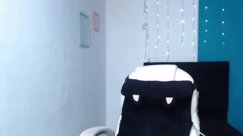 Snapshot of cloemurphy chatting on March 4, 7:43 pm Cloe online show from March 4, 7:43 pm