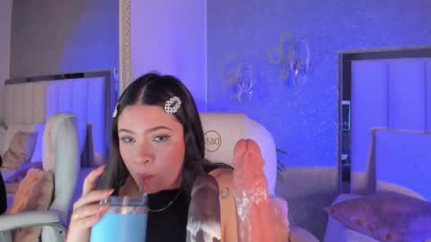 cloeparker_ online show from December 4, 1:02 pm