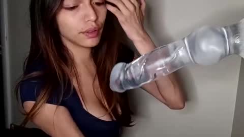 NovaLovelle online show from April 22, 6:43 am