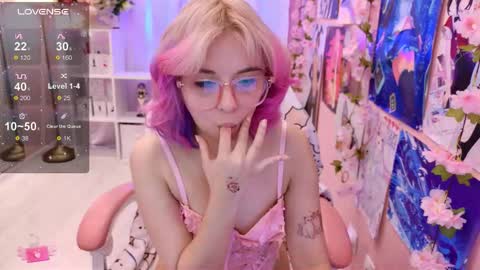 Mia online show from September 29, 2:33 pm