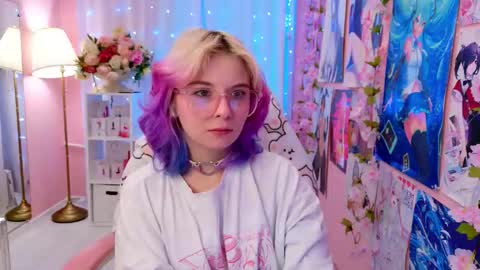 Mia online show from November 19, 4:29 pm