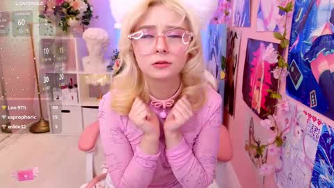 Mia online show from February 14, 10:25 pm