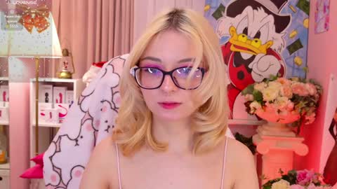 Mia online show from December 10, 9:22 pm