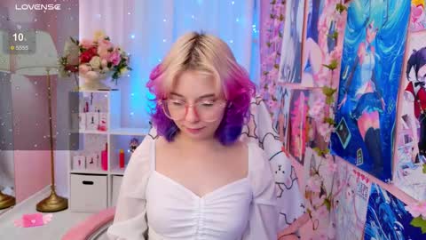 Mia online show from November 17, 3:24 pm