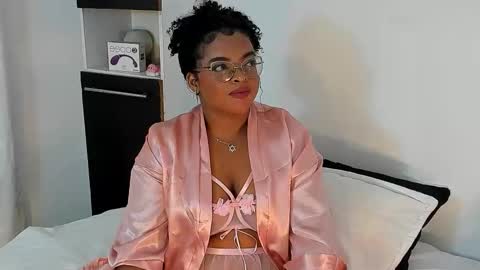 conielaurenth online show from December 3, 10:06 am