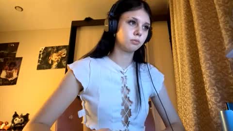 Isabella online show from November 18, 7:15 pm