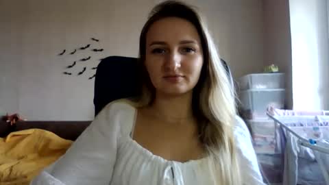 Snapshot of cora_fora chatting on September 30, 9:48 am cora_fora online show from September 30, 9:48 am
