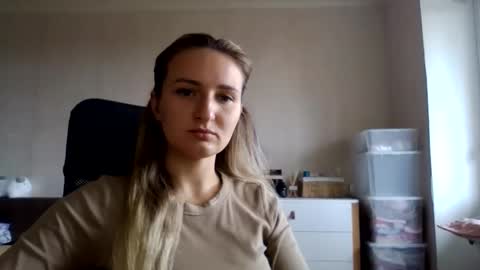 Snapshot of cora_fora chatting on September 16, 8:00 am cora_fora online show from September 16, 8:00 am