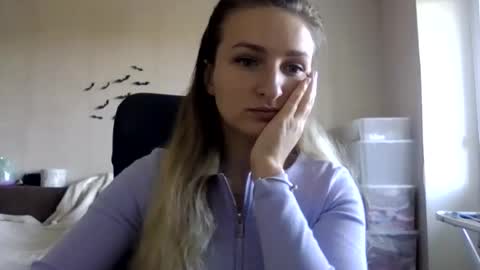 Snapshot of cora_fora chatting on September 26, 8:12 am cora_fora online show from September 26, 8:12 am