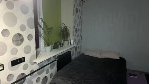 Anny online show from April 16, 4:50 pm