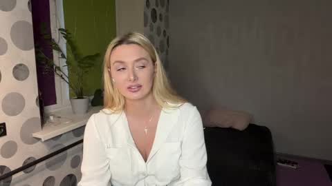 Anny online show from April 13, 4:41 pm