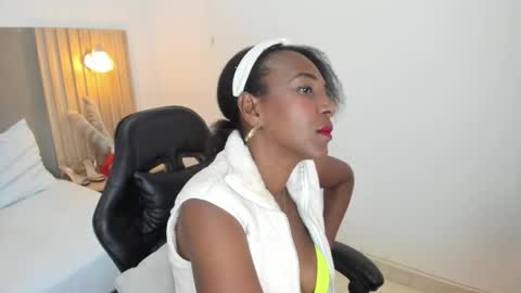 C O R A  L online show from November 7, 2:50 am