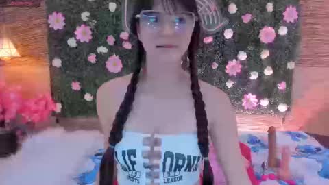 Snapshot of coralinexxx07 chatting on September 15, 11:56 pm Coraline uwu     Bienvenidos al dulce mundo de Coraline    Hola amores soy Coraline  Una chica  tierna juguetona online show from September 15, 11:56 pm