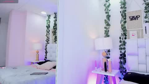 lola y juan online show from November 19, 4:12 am