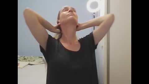 Anny online show from April 16, 8:08 pm