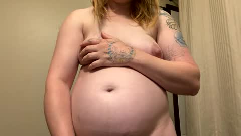 Breed me daddy  online show from June 7, 7:26 am