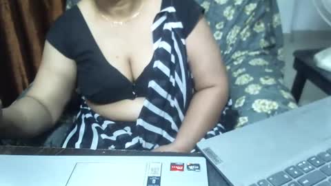 Snapshot of crezybhabihot chatting on March 7, 1:07 pm Sonika69 online show from March 7, 1:07 pm