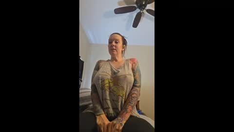 crimsongingerale online show from April 1, 8:17 pm