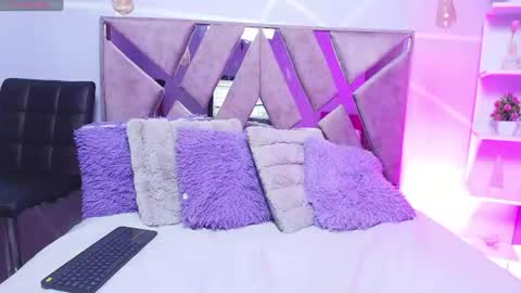 Hi i am cristal  online show from July 30, 3:07 am