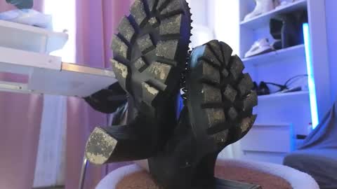 Cruel Siren online show from November 18, 10:49 am