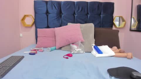 crystal_butterfly1 online show from November 18, 2:51 pm