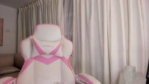 angie  online show from February 17, 3:28 am