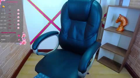 I AM CRYSTAL online show from October 25, 8:05 pm