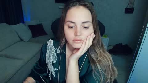 crystalemily online show from November 21, 8:33 pm