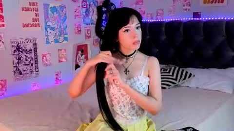 crystall0ve online show from June 25, 2:40 pm