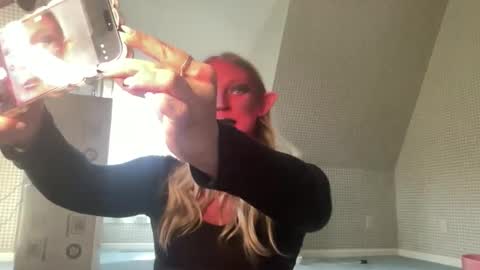 Snapshot of crystallee170 chatting on October 30, 9:05 pm CrystalBabyy online show from October 30, 9:05 pm