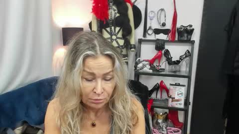 CrystalHotty online show from November 6, 5:46 am