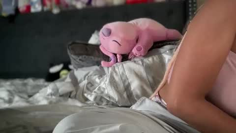 cum2charmxx online show from March 31, 9:26 pm