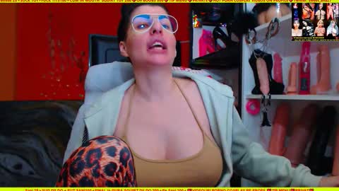 cuminmenowbby online show from October 31, 6:45 pm