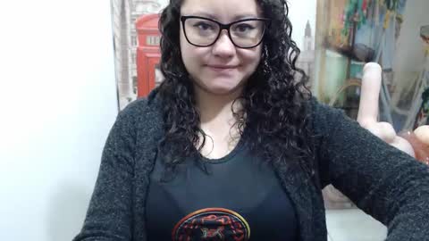 Snapshot of curly_greeneyed chatting on October 20, 6:55 pm Vannesa online show from October 20, 6:55 pm