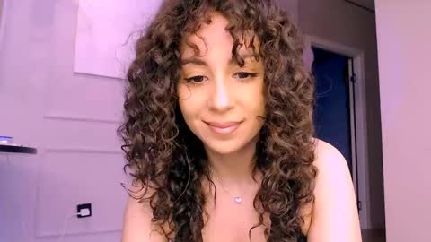 curly_jade_ online show from April 14, 5:13 pm