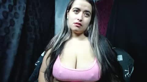 Snapshot of curvy_emma0 chatting on October 21, 9:30 pm Emma online show from October 21, 9:30 pm