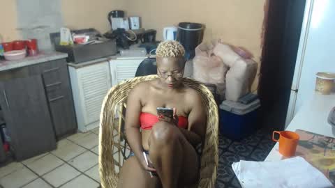 curvypear76x online show from December 6, 7:11 pm