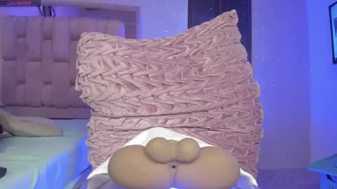 Stacy online show from April 18, 7:58 pm