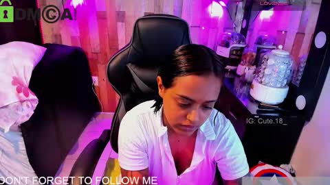    Independent Model online show from March 8, 8:46 pm