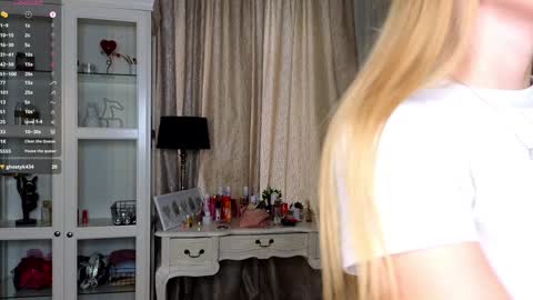 Anne online show from October 17, 7:33 am