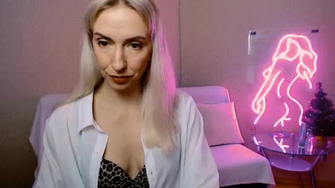 cute_smile_shy online show from December 13, 10:16 pm