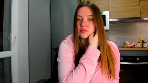 cutebuttslutty online show from April 15, 5:35 pm