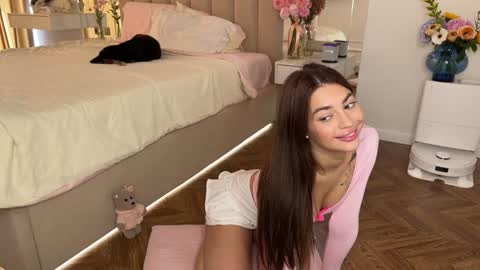 Snapshot of cuteelsa_ chatting on October 1, 8:41 am Elsa online show from October 1, 8:41 am