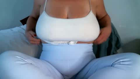 CuteNlil online show from January 19, 10:49 pm