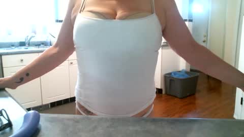 CuteNlil online show from March 6, 8:16 pm